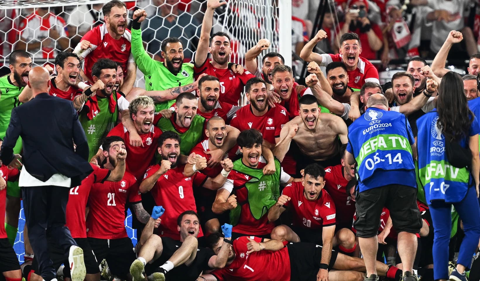 ვალენსია, ნაპოლი, მეცი — ქართველი ფეხბურთელების კლუბებმა საქართველოს ნაკრებს გამარჯვება მიულოცეს
