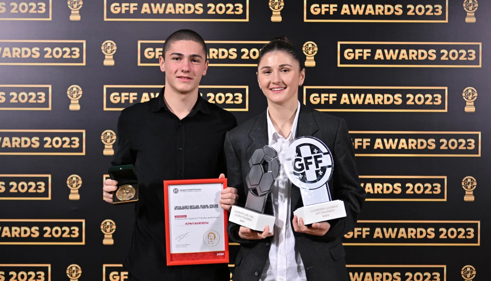“ხვიჩა კვარაცხელიამ დიდი მოტივაცია მოგვცა,” - და-ძმა დანელიების საზამთროს ბურთით დაწყებული საფეხბურთო თავგადასავალი