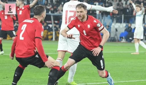 გერმანიაში ბუდუთი ამაყობენ: "ჩვენმა ბიჭმა ორმაგი პაკეტი შემოგვთავაზა"