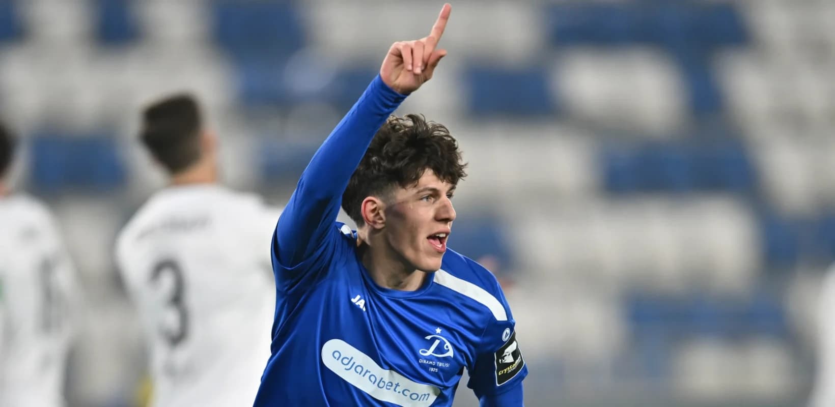 ოფიციალურად: ვახტანგ სალია ნიუკასლის ფეხბურთელია